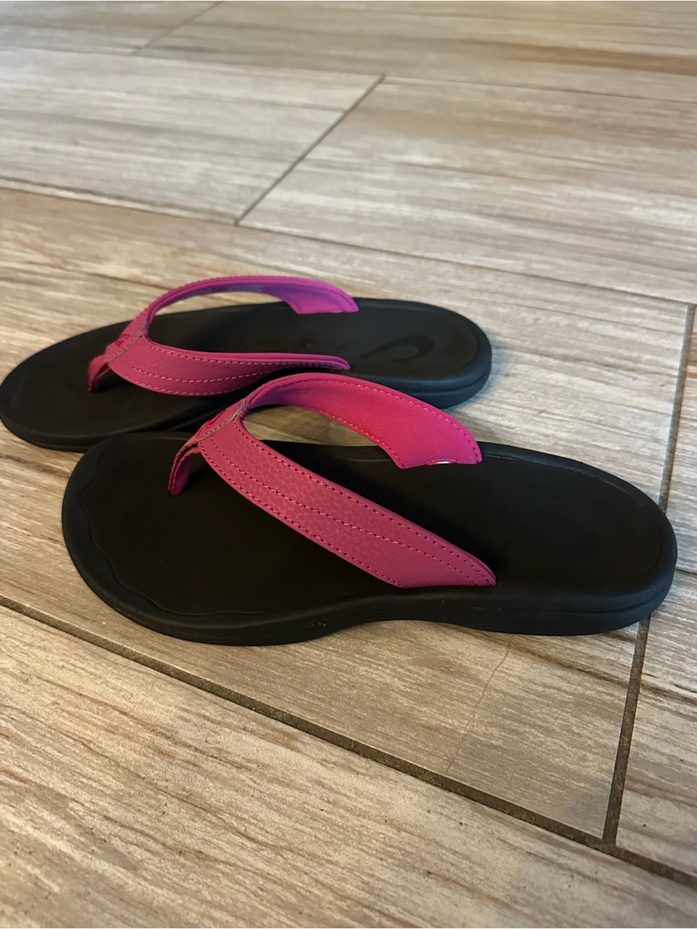 OluKai women’s  orchid  Flip Flop Sandals - Picture 4 of 6